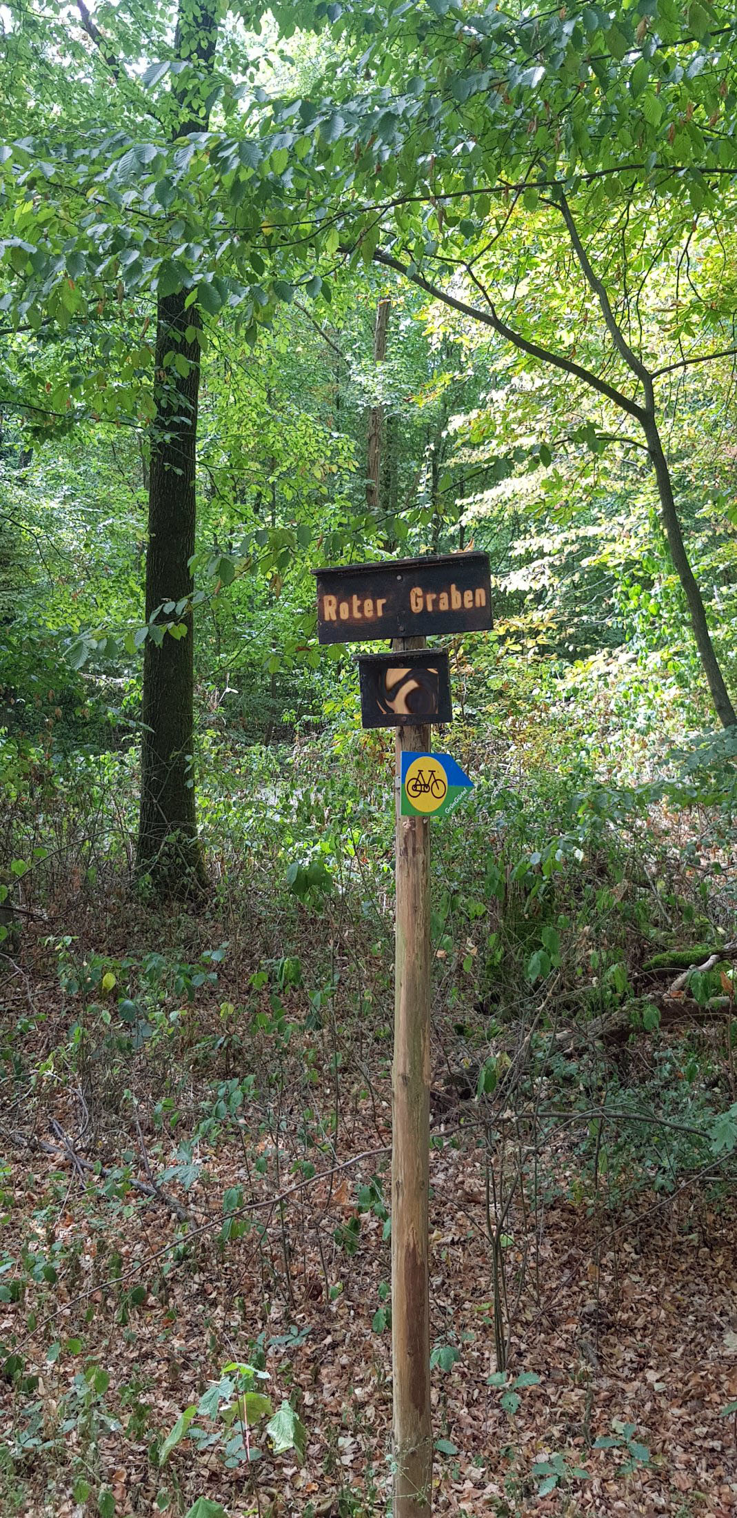 Holzschild "Roter Graben" (Station 2)